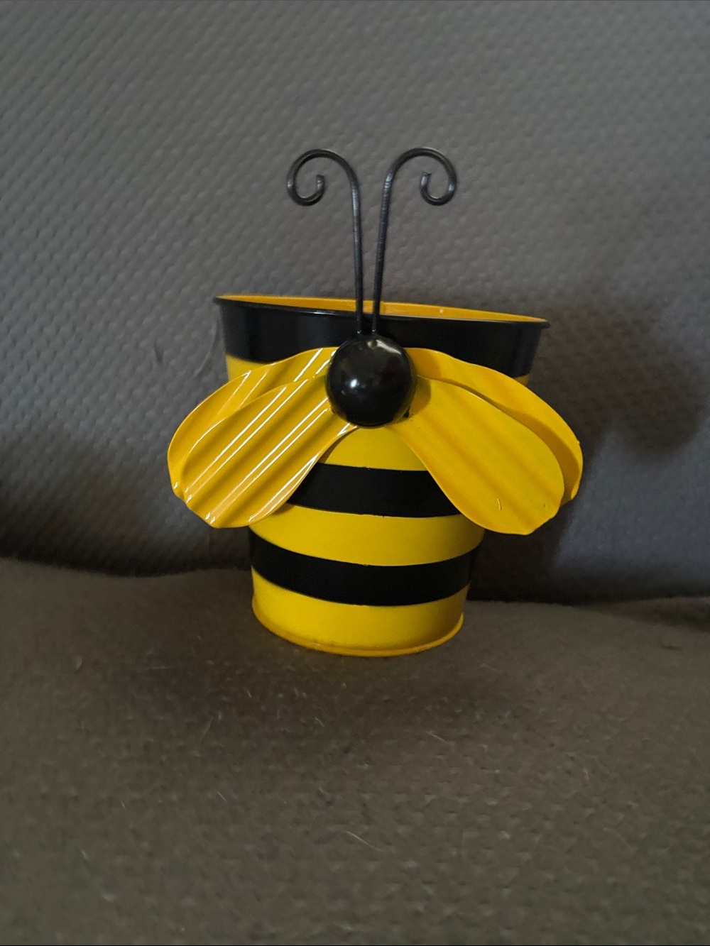Bee metal bucket  with 10 little bees
